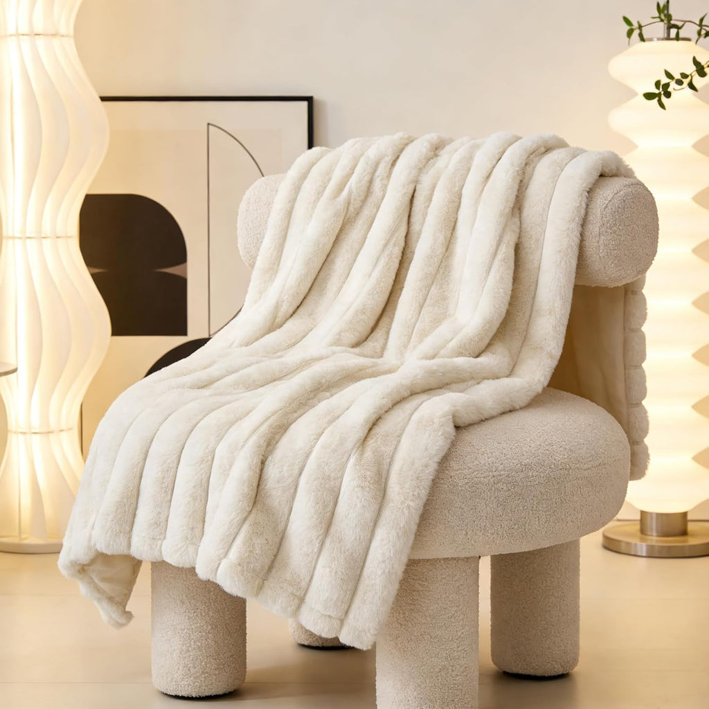 R0BTECH Waterproof Pet Blanket for Large Dogs & Cats - Reversible Calming Plush, Washable Furniture Cover for Couch, Bed, Car Seat, Blocks Leaks, Stains & Pet Fur (Cream, 30"x40")